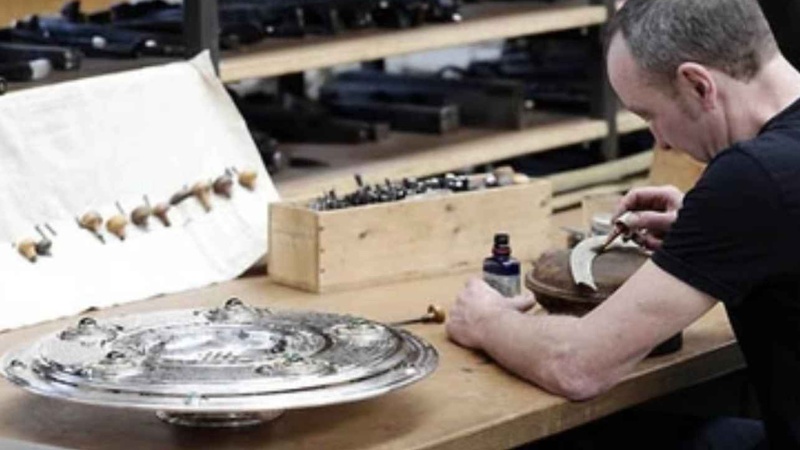 Bundesliga - Giải đấu sở hữu khán giả cuồng nhiệt nhất thế giới 3 Chiếc đĩa bạc Meisterschale